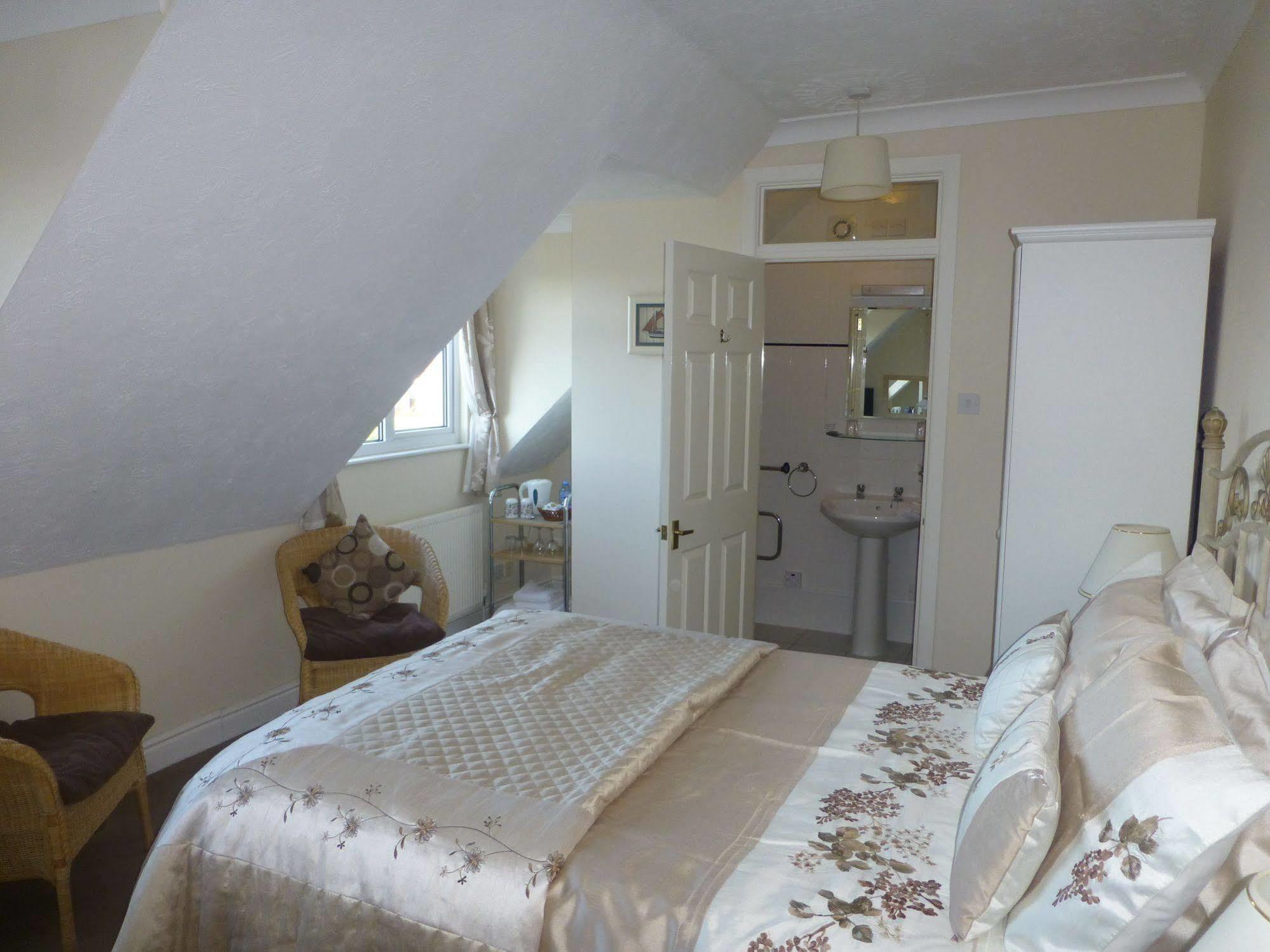 Beech Lodge Guest House Нью Милтон Экстерьер фото
